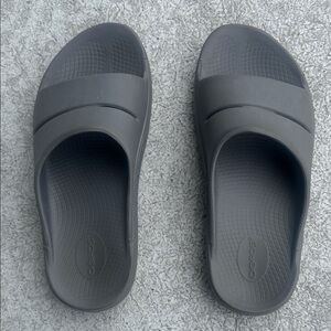 OOFOS Gray Men's Sandals
